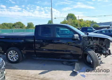 2021 Chevrolet Silverado 1500 z USA, uszkodzony, nr VIN 1GCRYBEF5MZ114540
